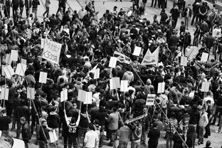 澳亚国际app-欧洲杯赛事激烈角逐，胜负悬念让球迷热血沸腾